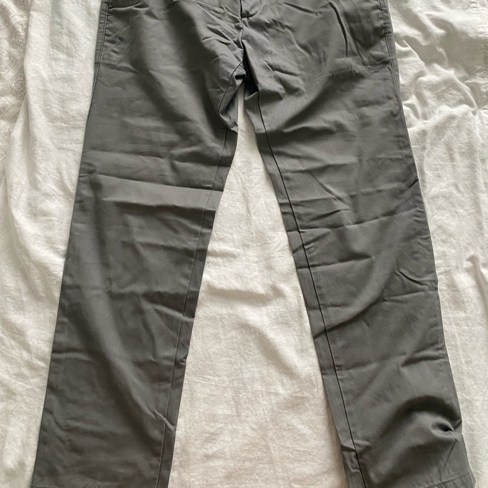 GAP grey 30x32